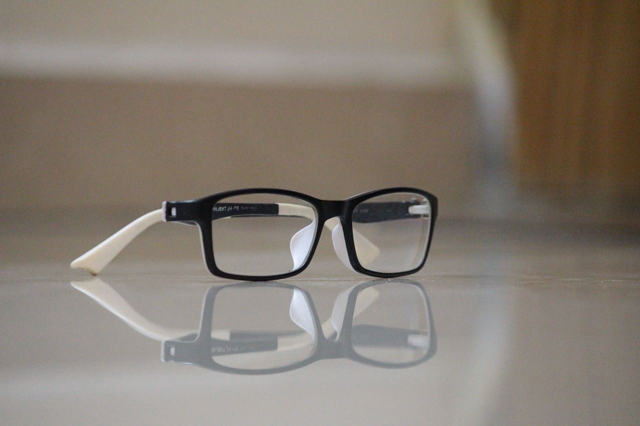 Jakie są najmodniejsze oprawki do okularów w tym sezonie?