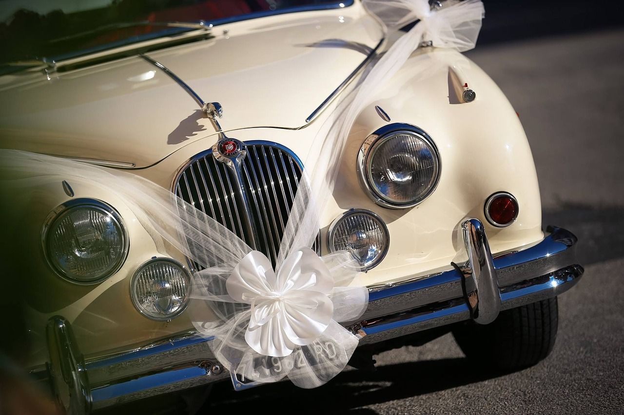 Czy warto wynająć zabytkowe auto na ślub?